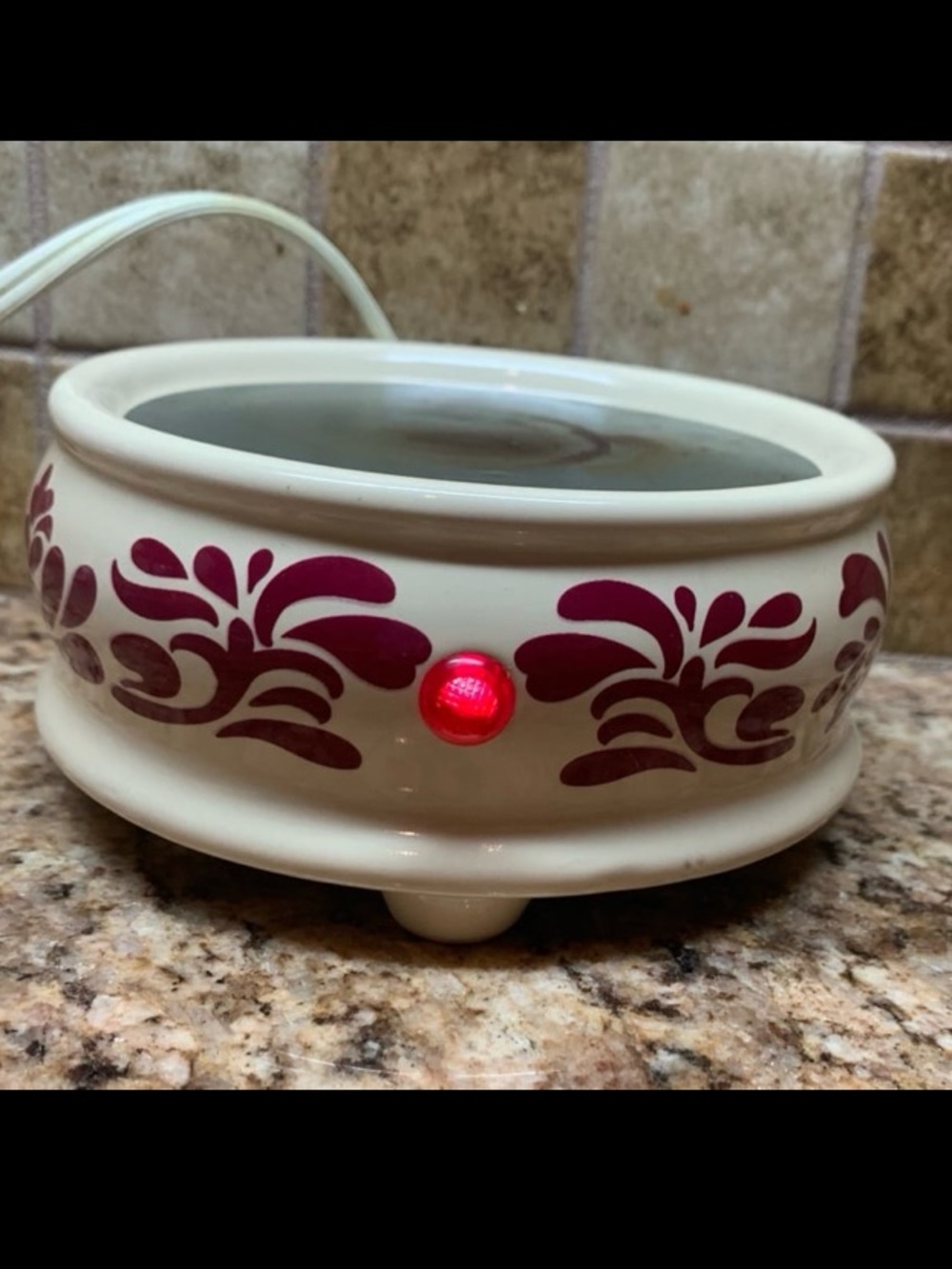 “Ewe’s View” off-white and maroon ceramic electric candle warmer
